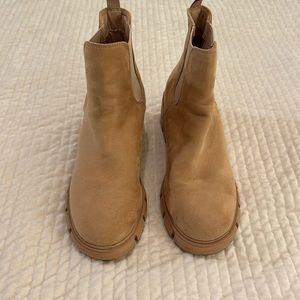 Lug sole Chelsea boots